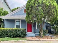 Building Photo - 821 E de Leon St