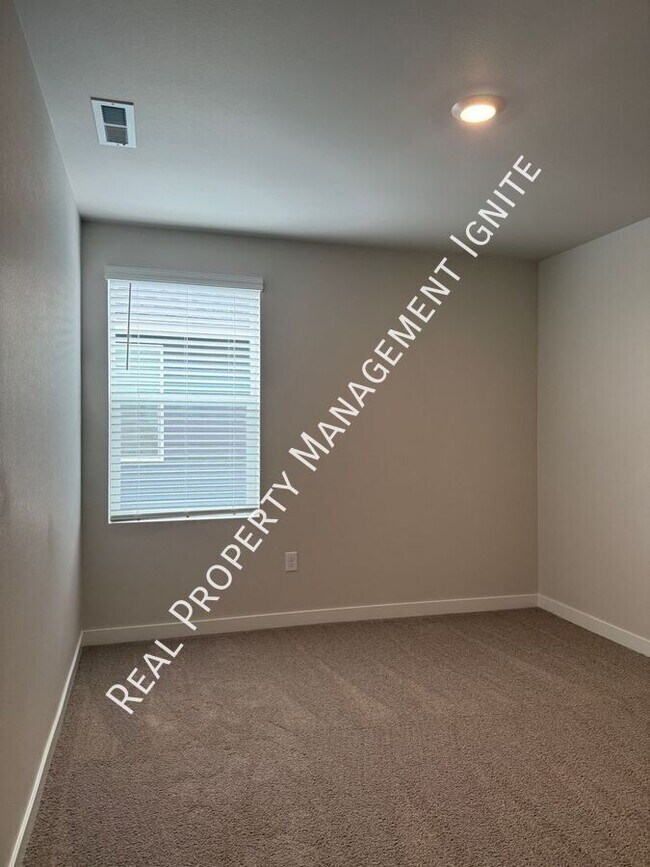 Building Photo - 21237 SE Pelee Dr