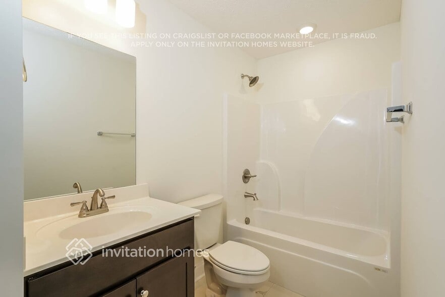 Building Photo - 319 Green Hills Dr