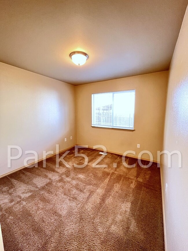 Building Photo - 3-Bedroom Duplex Home - Gated Community - South Hill