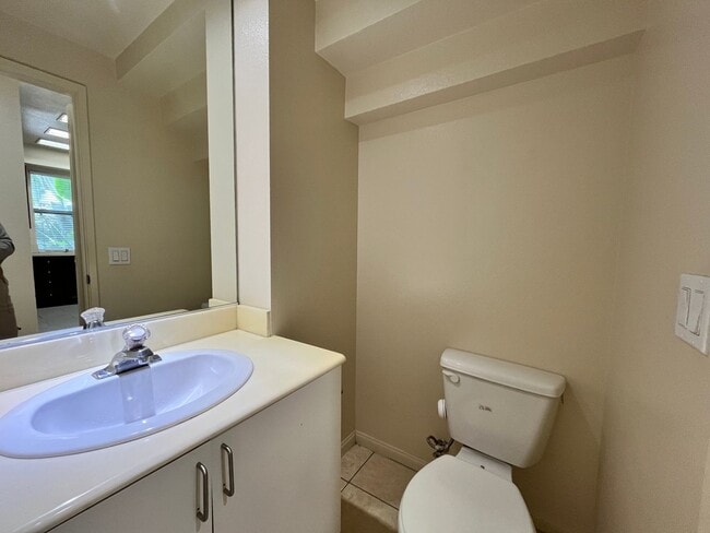Building Photo - Quiet home now available in Eastlake - 3be...