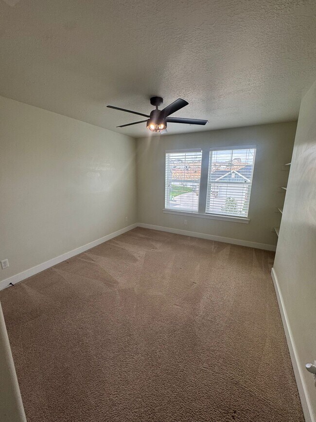 Building Photo - 1109 W Meridian Dr