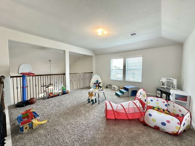 Building Photo - Charming 4-Bedroom Retreat with Granite Accents & Hardwood Elegance in Alvin!