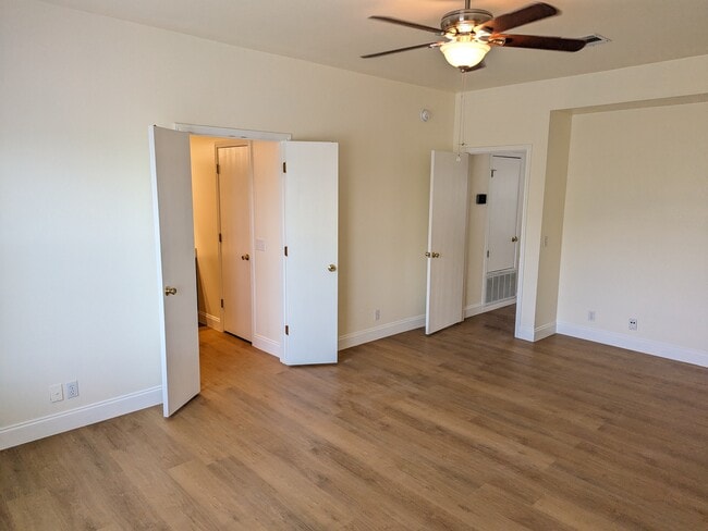 Master bedroom 2 - 4717 Lake Champlain Ln