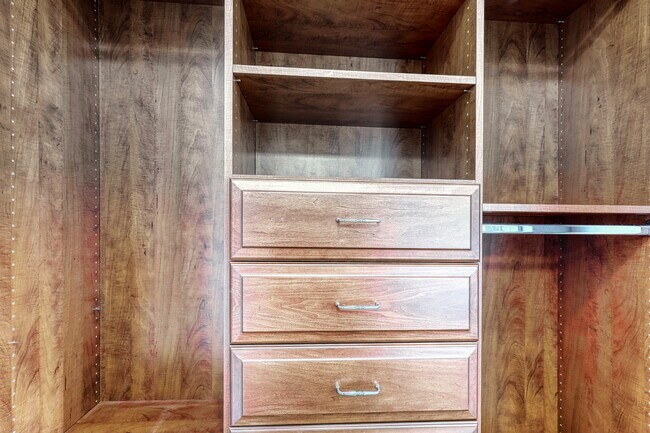 Building Photo - 8100 River Rd