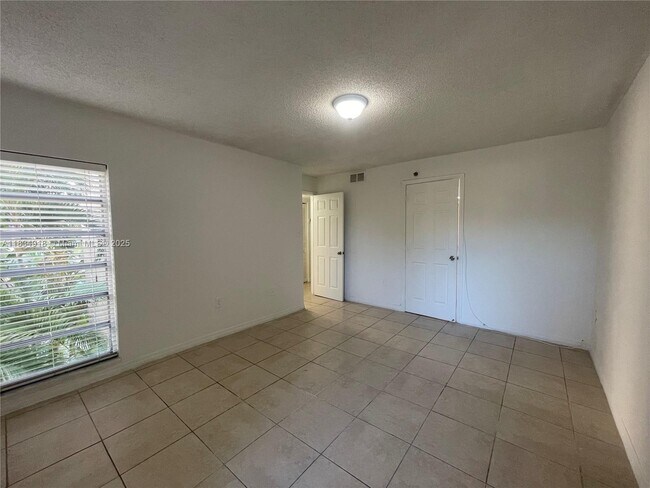 Building Photo - 10641 SW 108th Ave