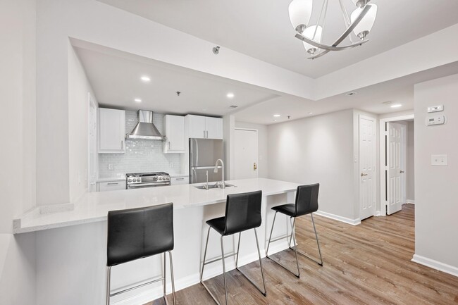 Building Photo - 4808 Moorland Ln