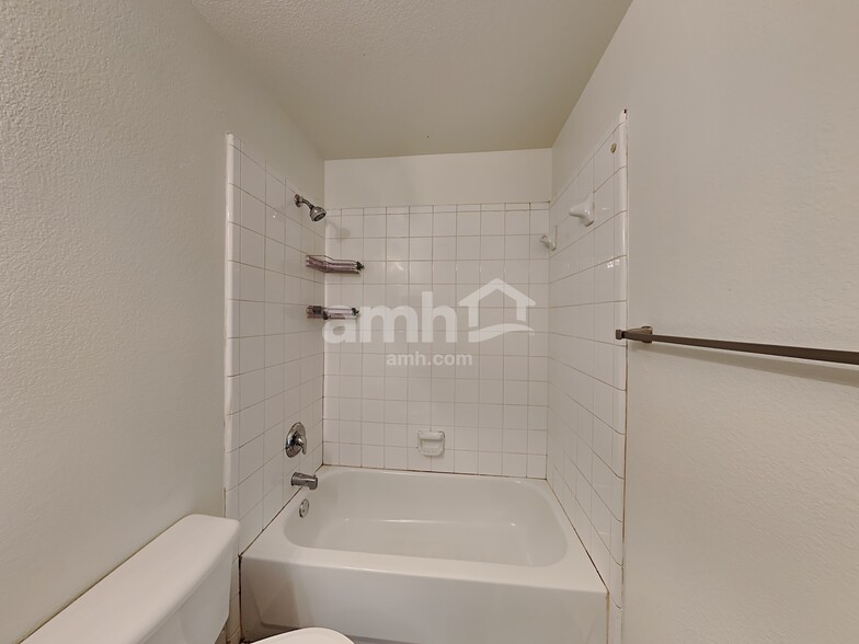 Building Photo - 9421 Pastime Ct