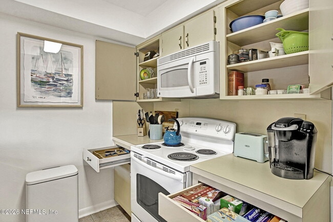 Building Photo - 743 Spinnakers Reach Dr