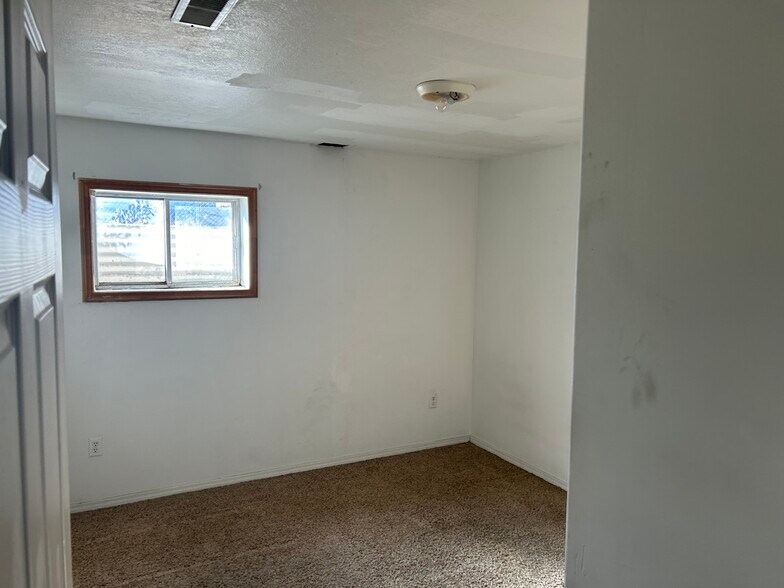 Building Photo - 5156 W Highwood Dr