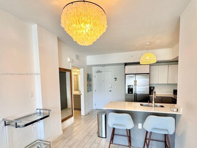 Building Photo - 321 NE 26th St