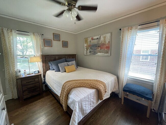 Building Photo - Updated 3 Bedroom Home