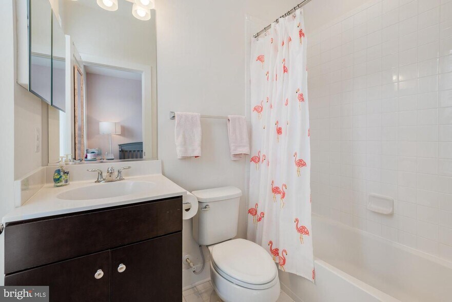 En suite bathroom - 924 King Farm Blvd