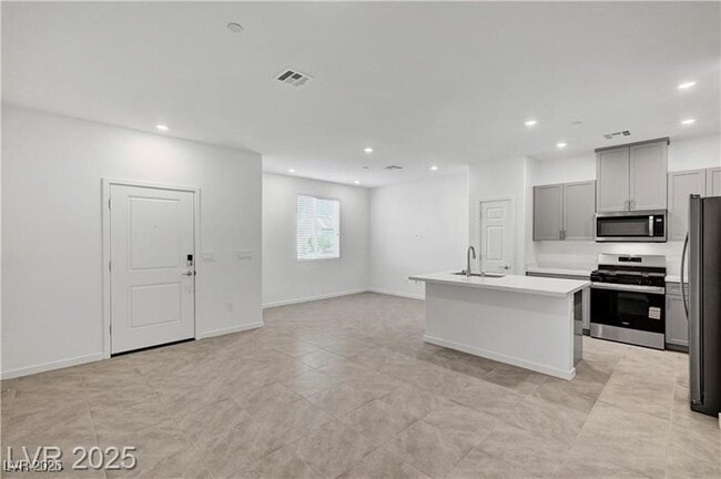 Building Photo - 1175 Heliodor Ave