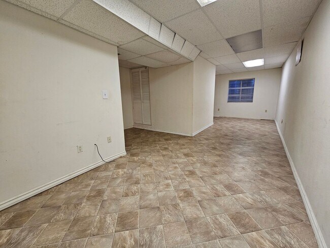 Building Photo - Fabulous 4 Bed Home Near Buckley Space Force Base