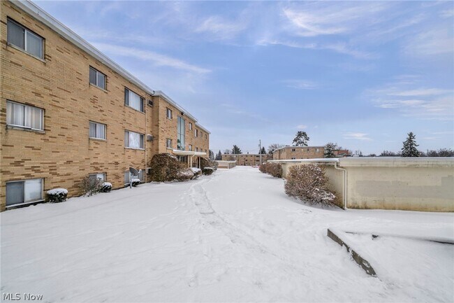 Building Photo - 5200 Royalton Rd