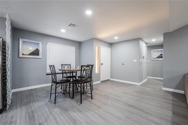 Building Photo - 7439 Trudy Ln