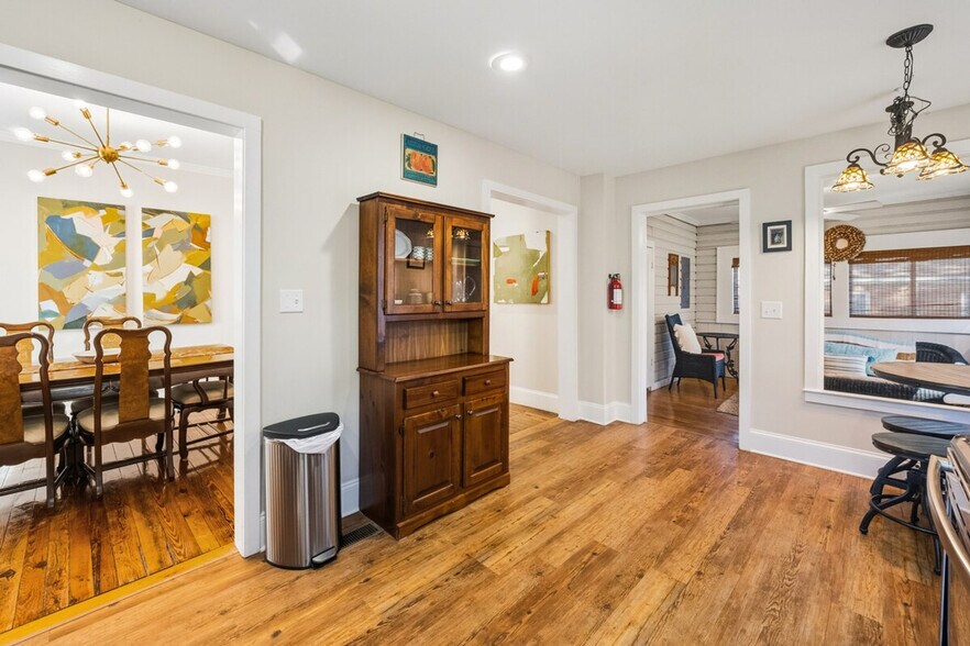 Building Photo - 220 Cleland St