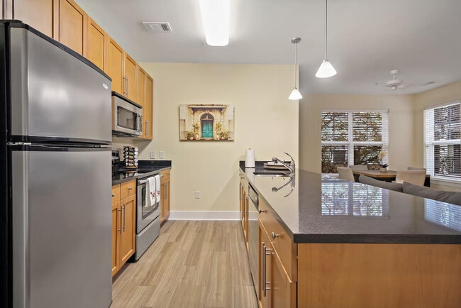 Building Photo - 615 S Columbus St