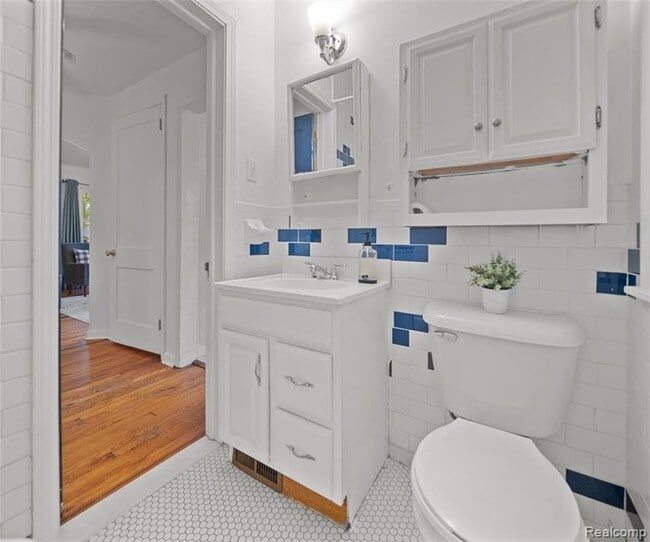 Building Photo - 2017 Harding Ave