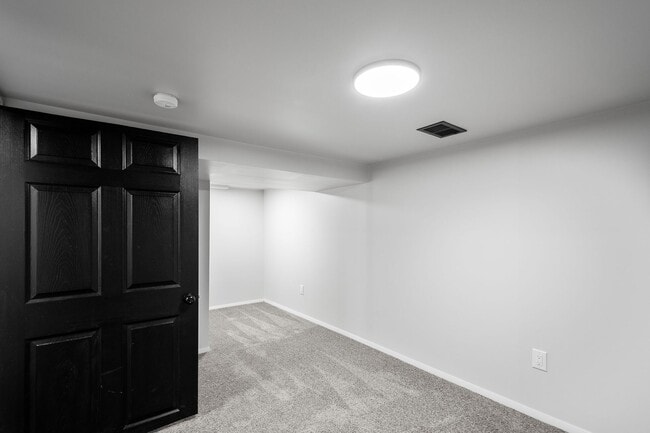 Building Photo - SCORE 50% OFF 1ST MONTH'S RENT IF SIGNED BY JAN 30! Stunning 4 Bedroom home in North Versailles a...