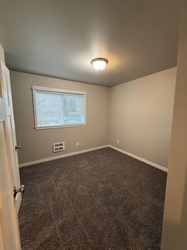 Building Photo - 287 18th St