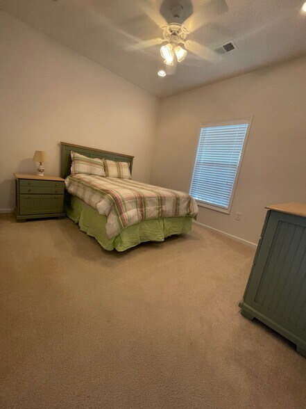 Building Photo - 5822 Longwood Dr