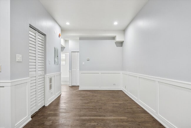 Building Photo - 4212 S King Dr