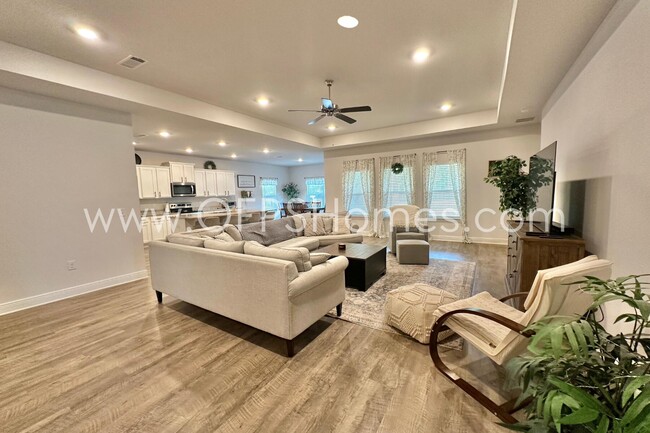 Building Photo - 8090 Silver Maple Dr