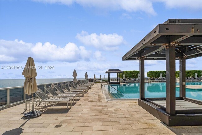Building Photo - 1830 S Ocean Dr