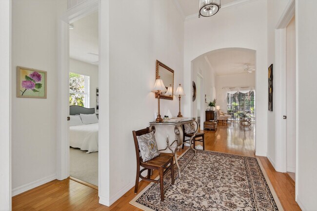 Building Photo - 425 SW Talquin Ln