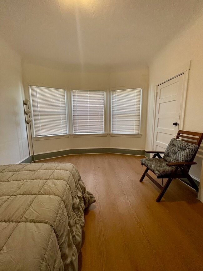 Building Photo - Lake Merrit Rental