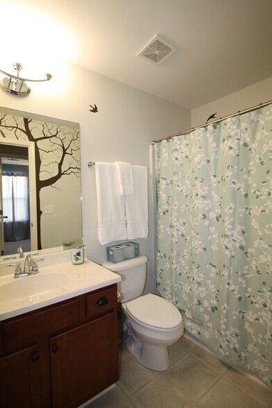 Building Photo - 4236 Longfellow Dr