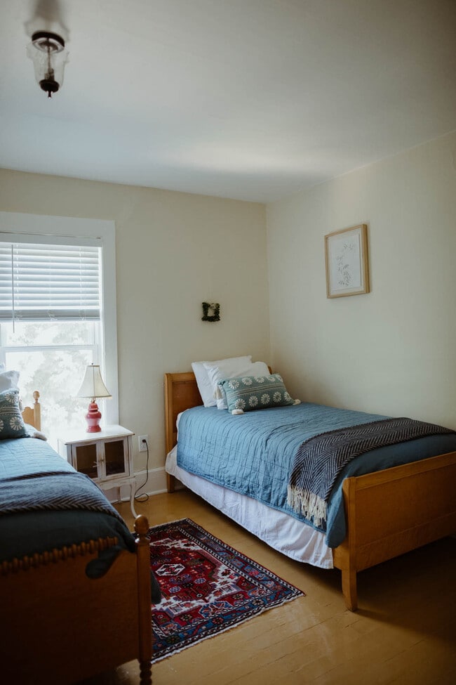 Building Photo - 108 W 6th St