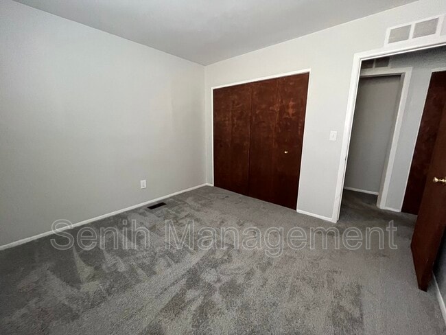 Building Photo - 3302 Greenfield Rd