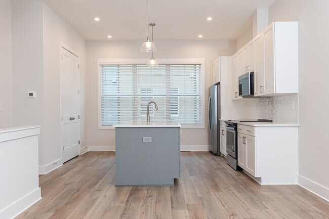 Building Photo - 84 Adore Ct SE