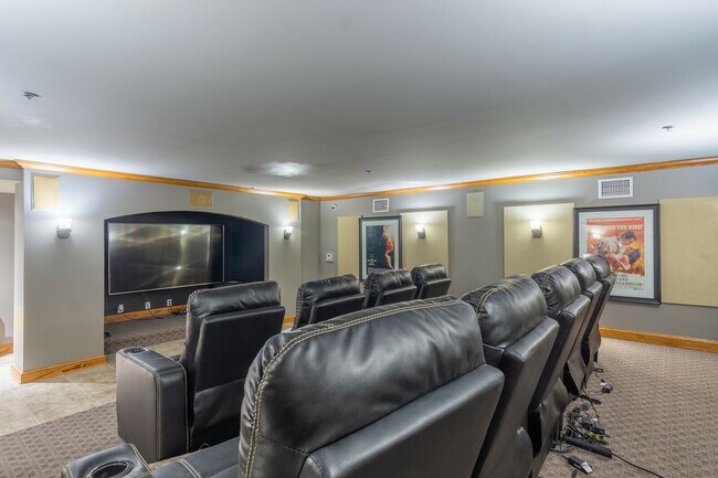 Building Photo - 609 Central St