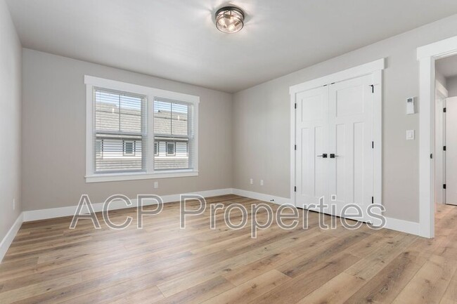 Building Photo - 2205 DeJong Dr