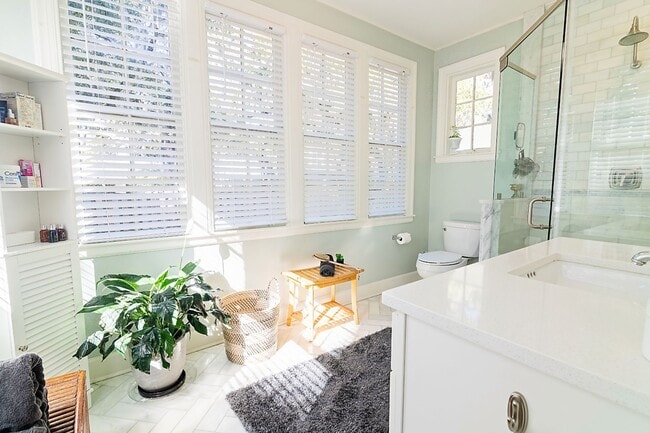 Building Photo - Bull St Bungalow