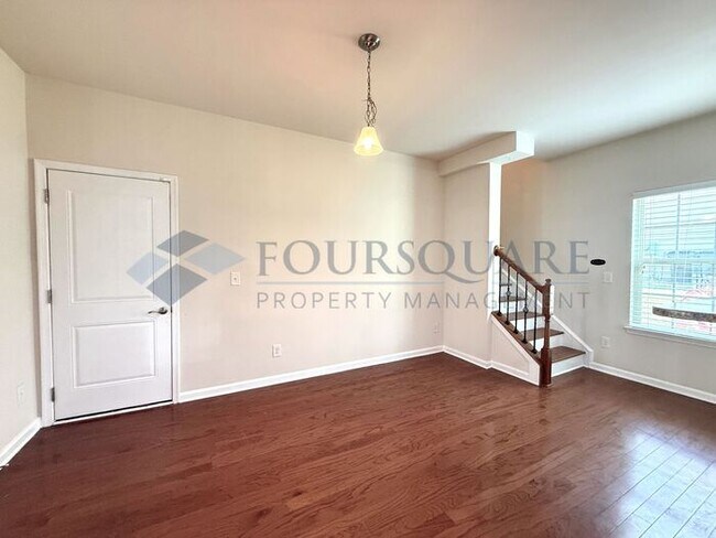 Building Photo - Beautiful 4-Bedroom Home Screened Porch & Bonus Room – Minutes from RTP, Shopping & Dining , Comm...