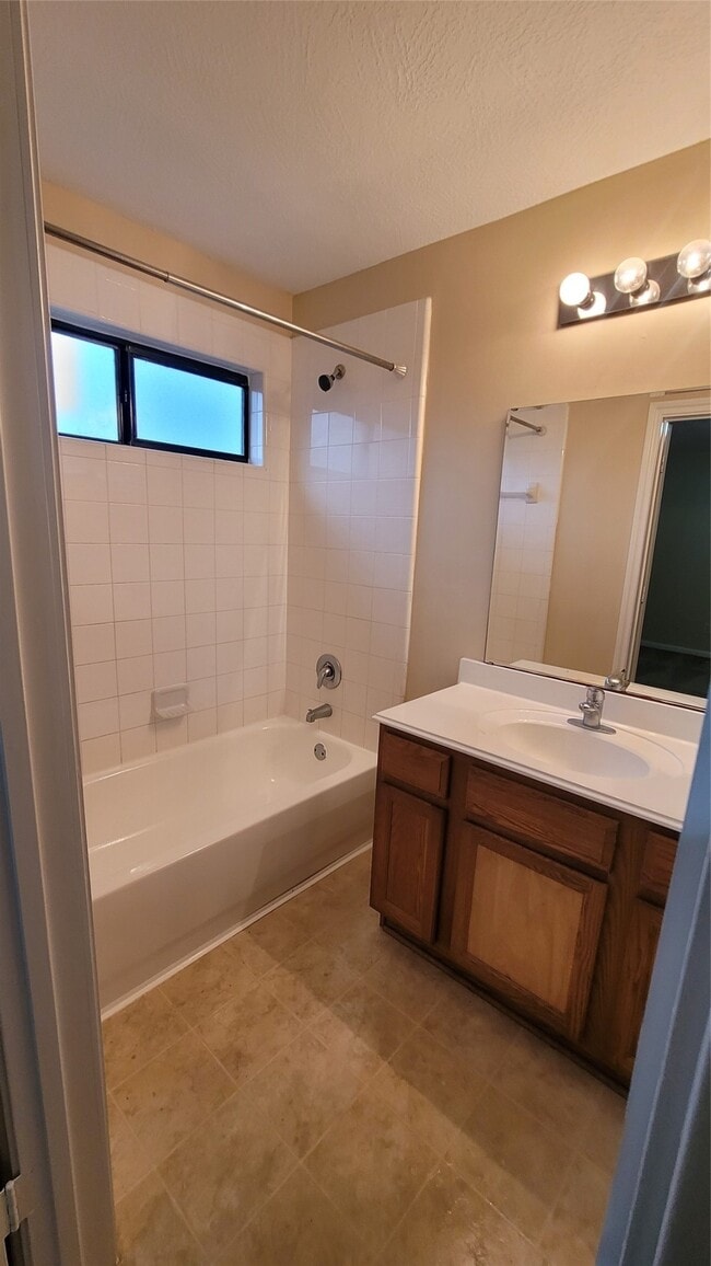 Building Photo - 10223 Azalea Village Dr