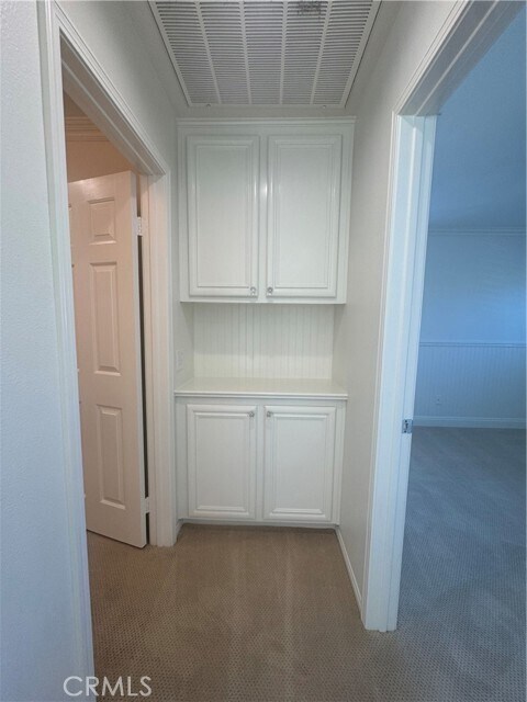 Building Photo - 27935 Hedgeline Dr