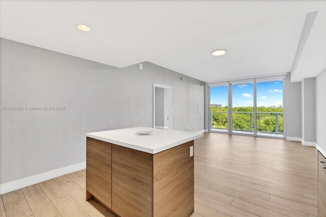 Building Photo - 16385 Biscayne Blvd