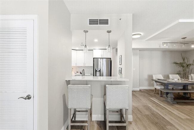 Building Photo - 511 SE 5 Ave