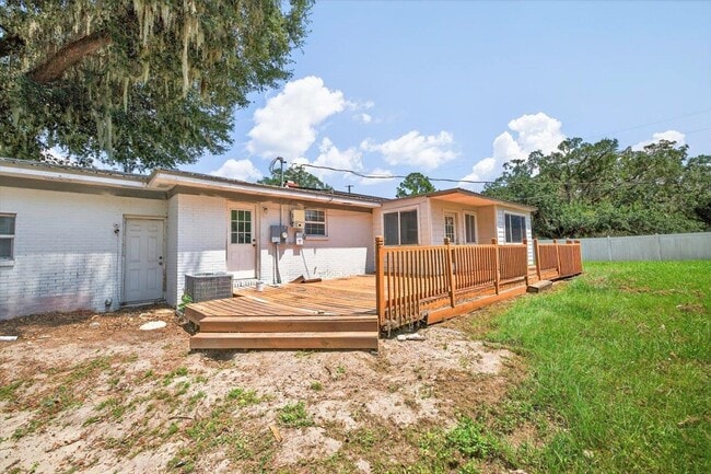 Building Photo - 4214 Woodcrest St
