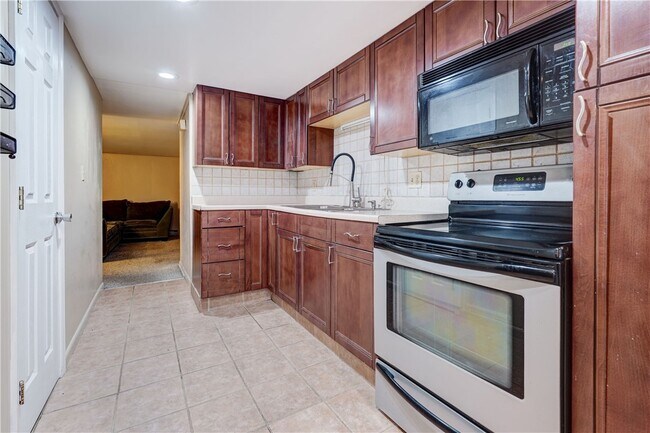 Building Photo - 195 Harvard St