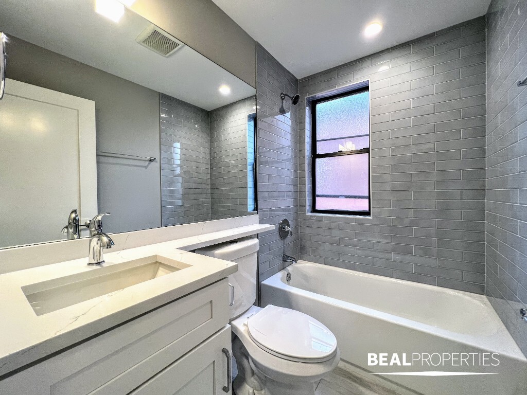 Building Photo - 3935 N Janssen Ave