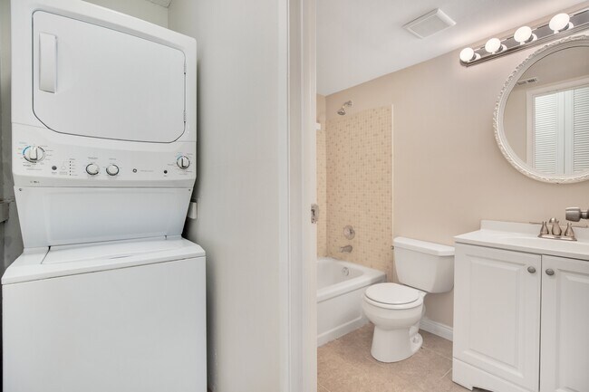 Building Photo - 10 Sheoah Blvd