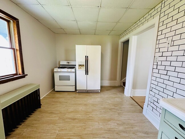 Building Photo - 1115 Karl Ave