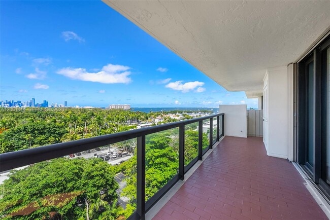 Building Photo - 2575 S Bayshore Dr